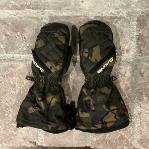 Dakine Youth Tracker mitten in Camouflage size s4-6